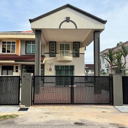 Homestay Melaka Executive Exterior photo
